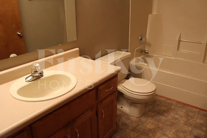 10311 Park Valley Dr — Photo 11