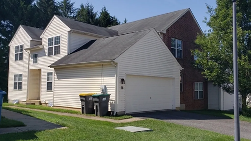 3 bed, 2.5 bath, $2,595 — Photo 1