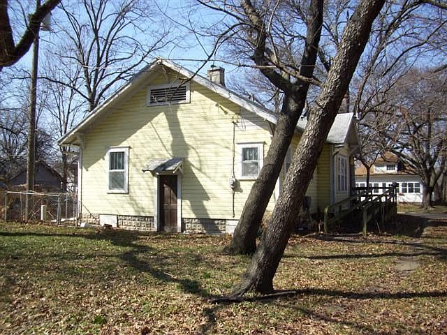 2nd image of 410 N Chestnut St