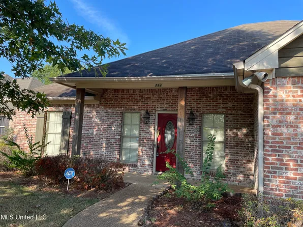 111 Creekside Dr, Canton, MS 39046