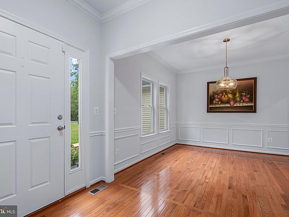 3rd image of 13647 Van Doren Rd