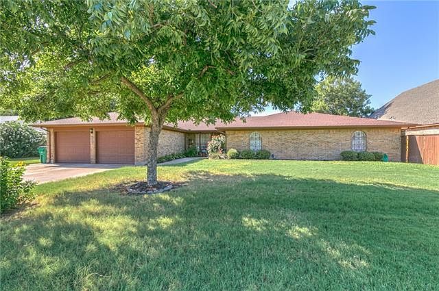 1st image of 200 Bahama Ct