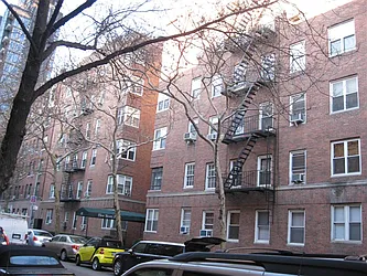325 East 77th Street in Lenox Hill