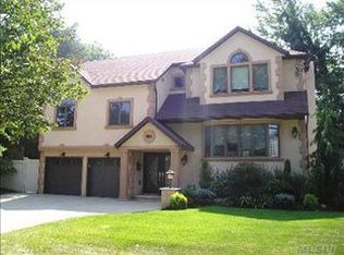 1808 Echo Pl, Merrick, NY 11566