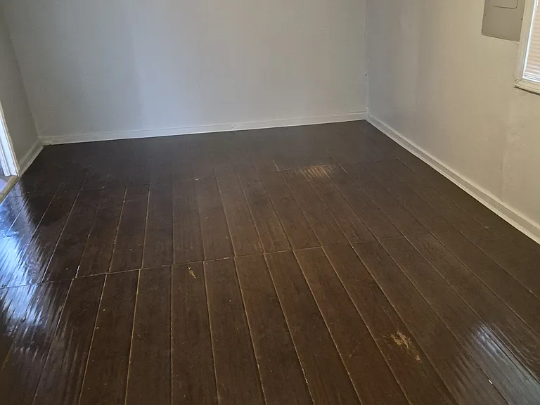 301 S Poplar St — Photo 3