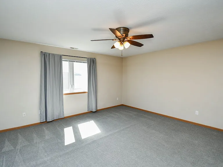 1422 E Redwood Blvd — Photo 17
