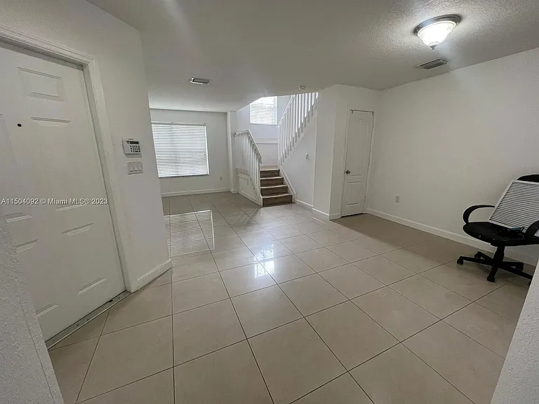 3038 SW 129th Ter — Photo 4
