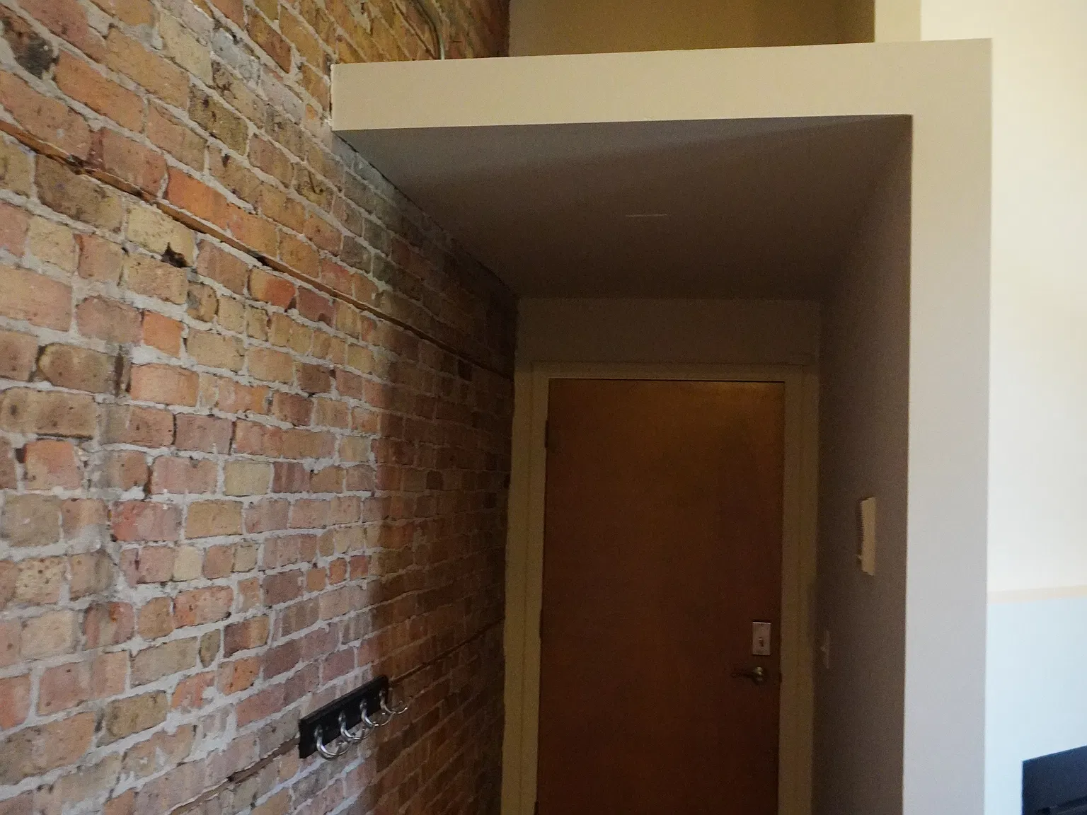2 bed, 1.0 bath, 2000 sqft, $3,900 — Photo 4