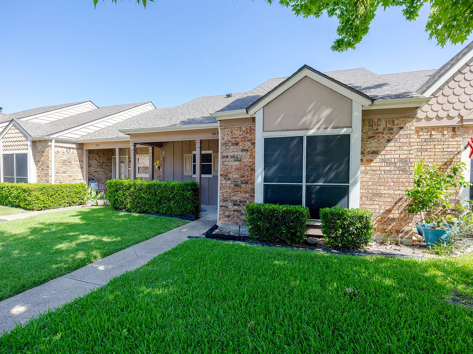 2 bed, 1.5 bath, 864 sqft, $1,550 — Photo 2