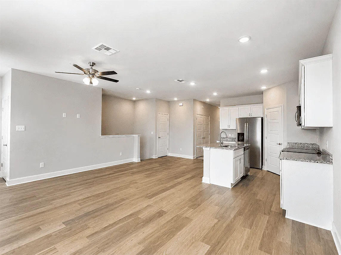 2 bed, 1109 sqft, $1,295 — Photo 3