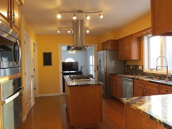 5th image of 217 Kennedy Dr