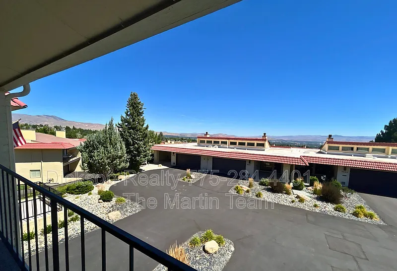 3 bed, 3.0 bath, 2286 sqft, $2,995 — Photo 3