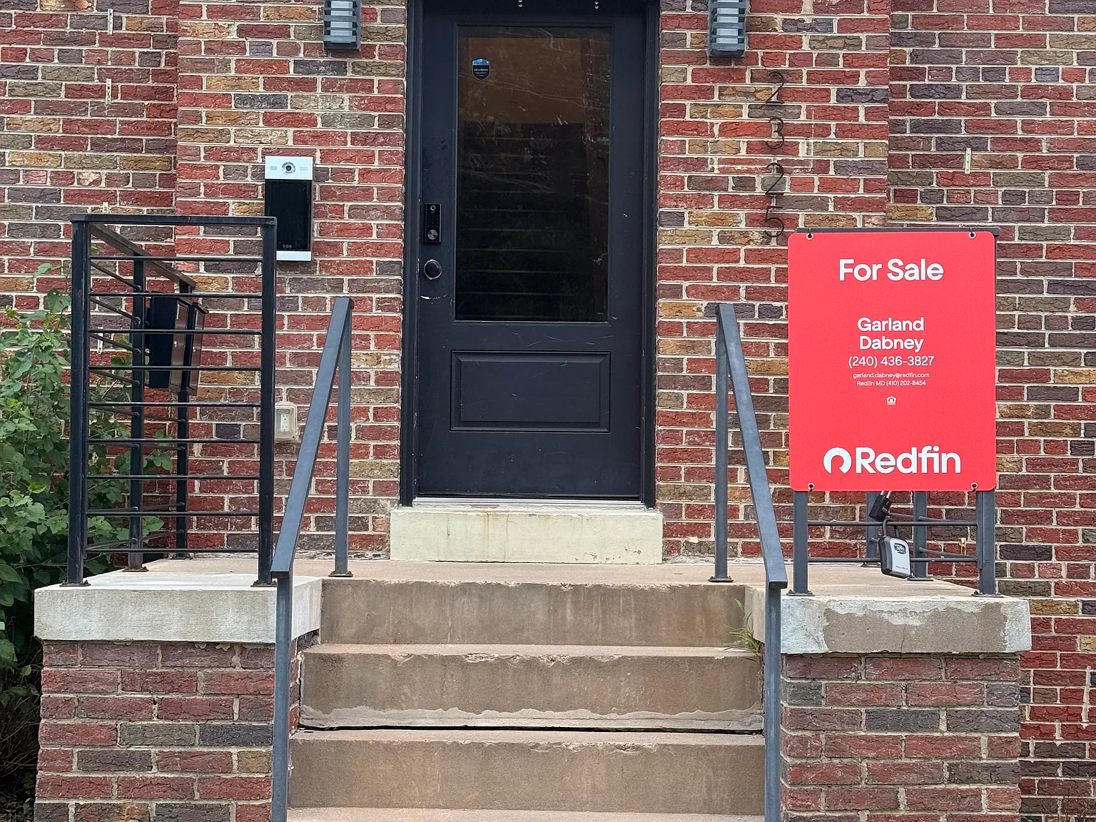 3 bed, 918 sqft, $3,000 — Photo 2