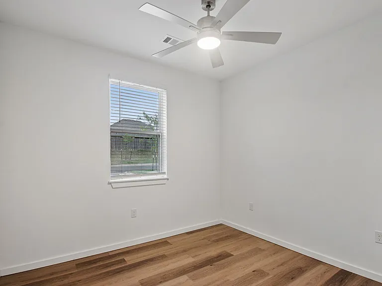Portland Place Apartments — Photo 33