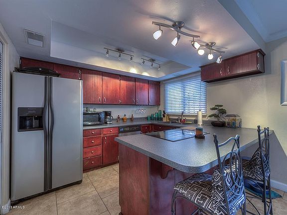 5th image of 2924 E Clarendon Ave