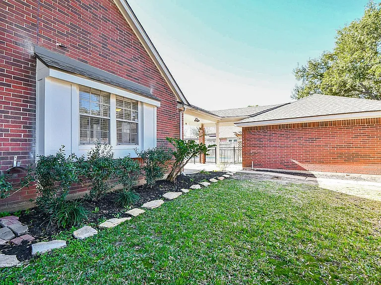 1502 Emerald Springs Ct — Photo 48