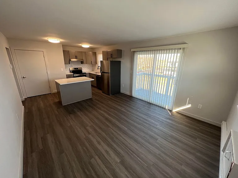 1010 Grand Ave — Photo 11