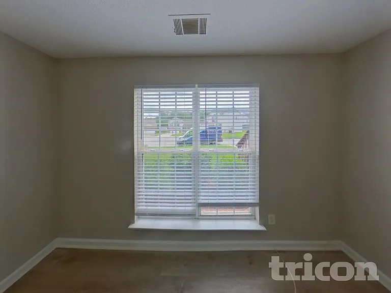 5741 Amerson Ln — Photo 20