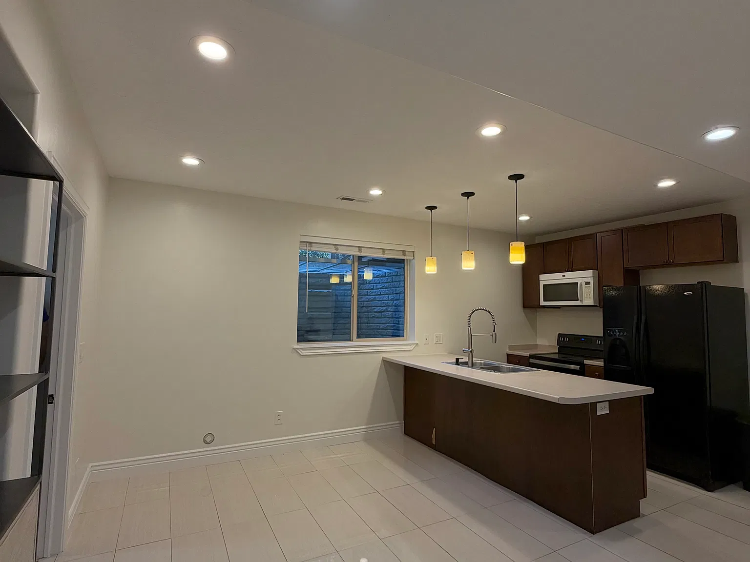 3 bed, 1300 sqft, $750 — Photo 3