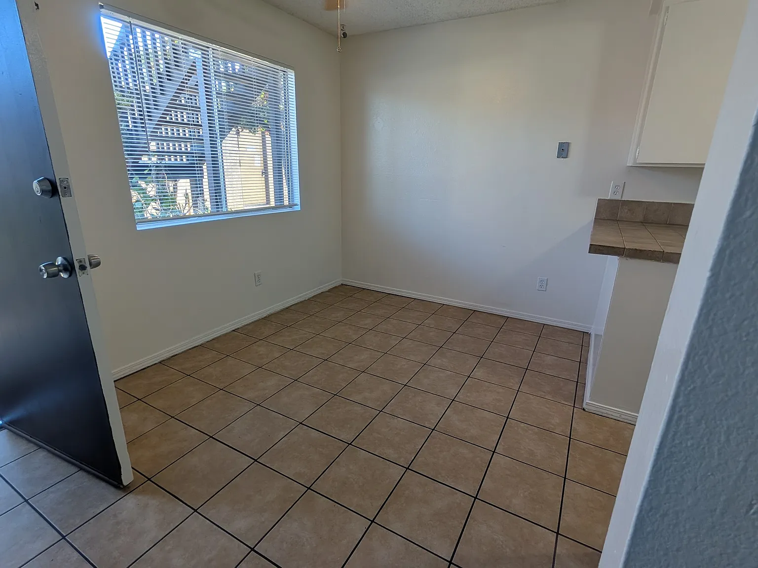 1054 S Magnolia Ave — Photo 4