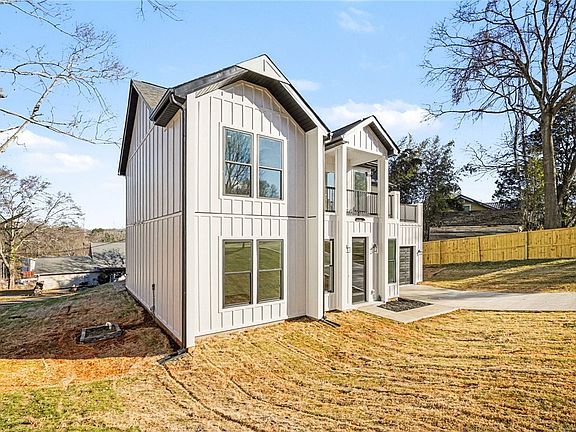 2nd image of 202 Pine St