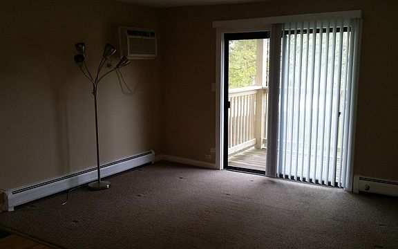 2nd image of 1860 Somerset Dr