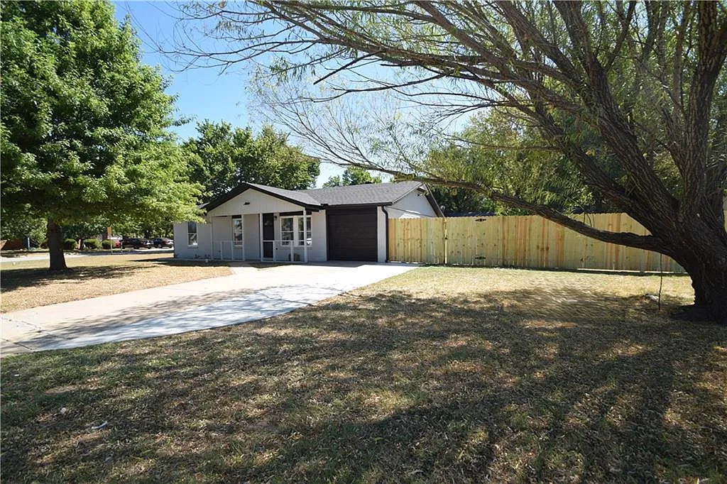 3 bed, 1206 sqft, $1,550 — Photo 1