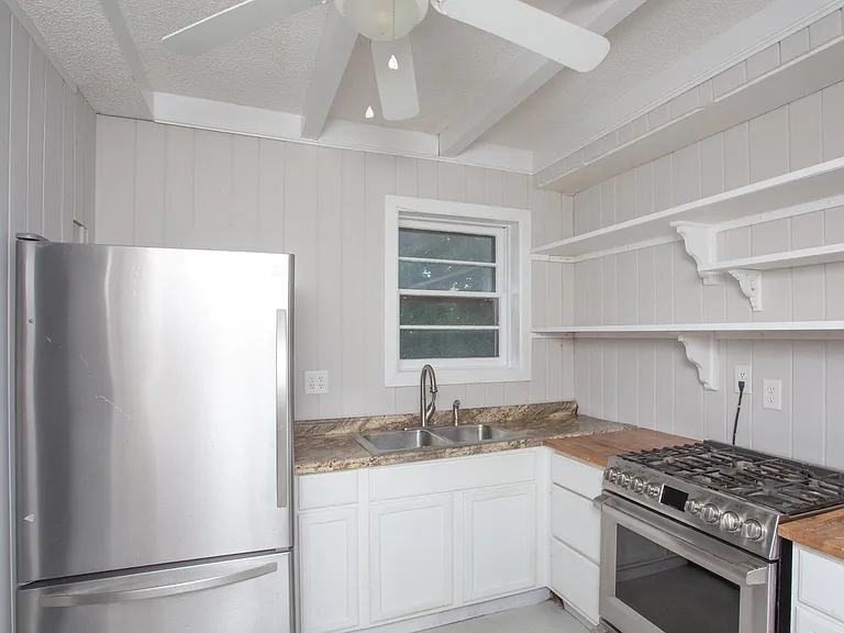 2851 Ion Ave — Photo 6