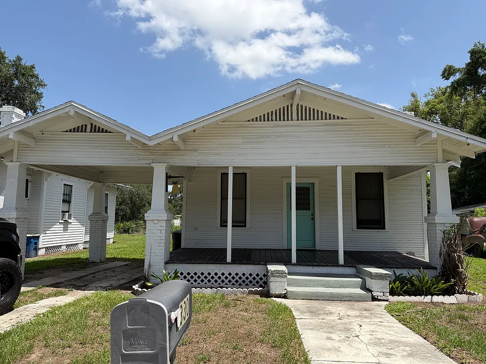 330 W Stanley St