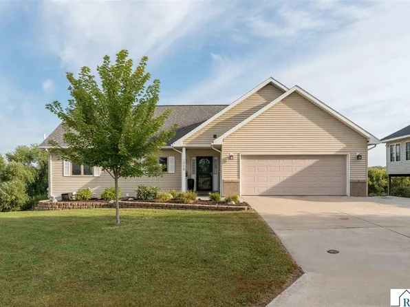 1008 W Court St, Belle Plaine, MN 56011