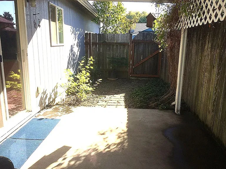 2102 Jackson St SE — Photo 3