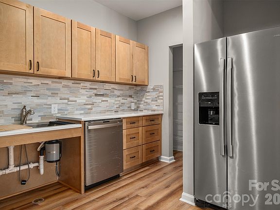 5th image of 6112 Creft Cir Unit 117