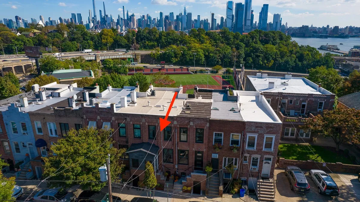 Primary Photo - 590 Gregory Ave