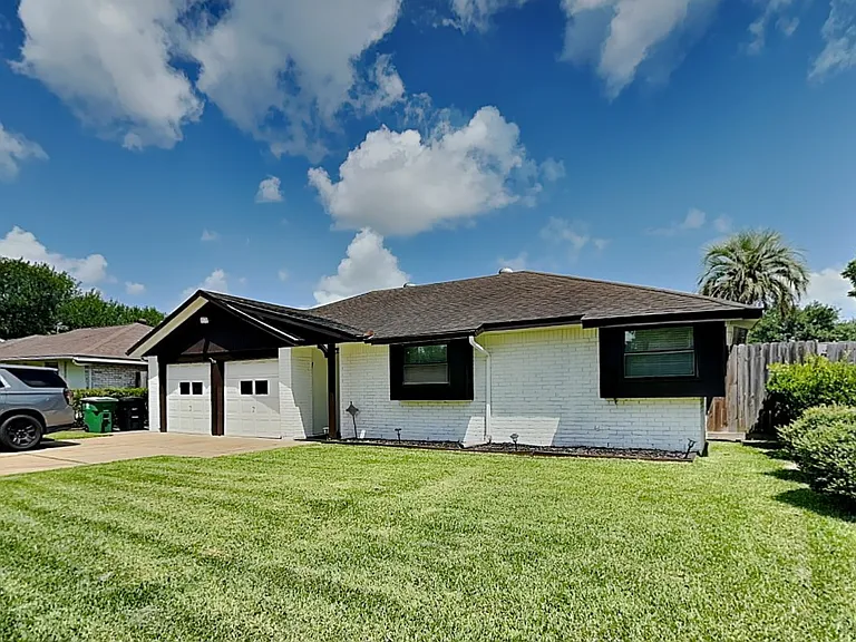 A charming single-story garage