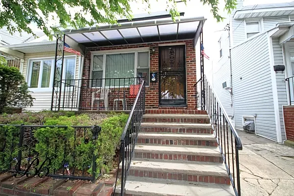 1497 E 54th St photo 1