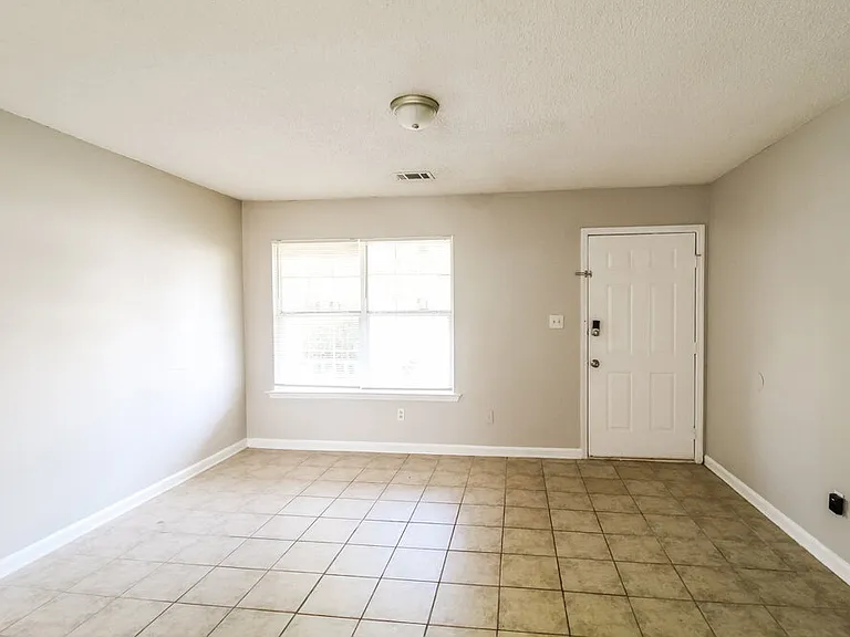 120 Sherwood Loop — Photo 3