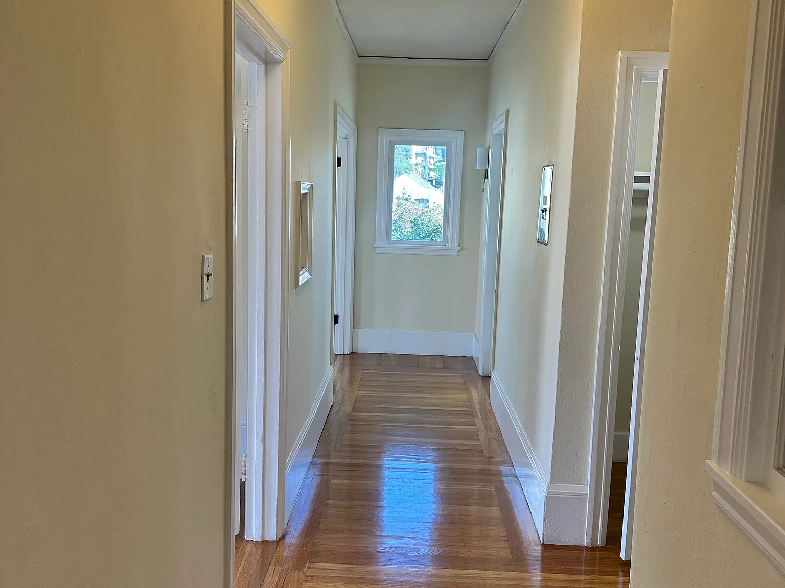 1 bed, 1050 sqft, $2,495 — Photo 4