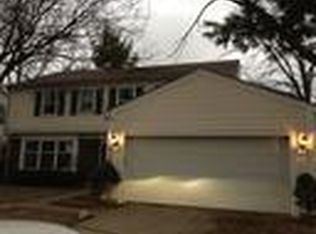 4 Warrington Rd, Vernon Hills, IL 60061