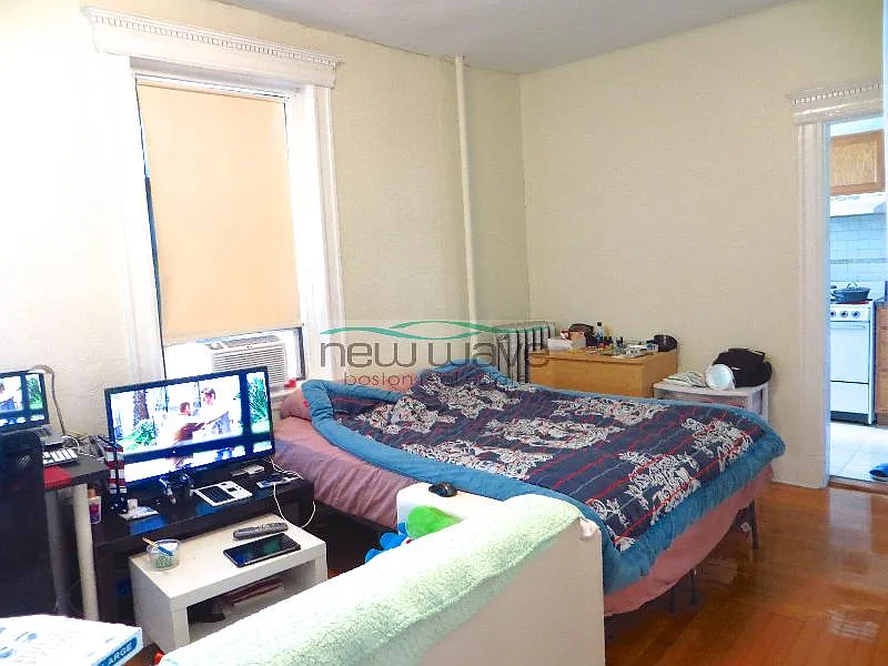 136 Hemenway St #22