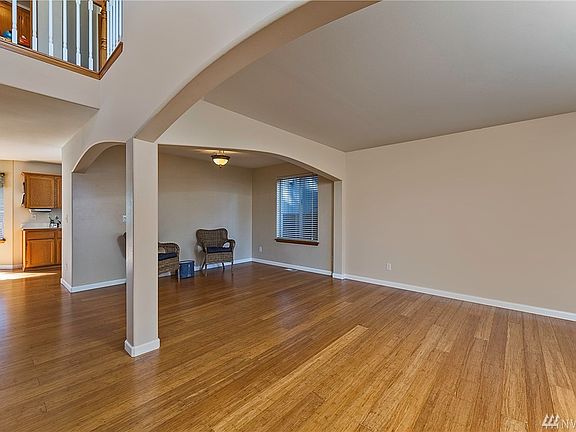 5th image of 812 3rd Ave NW