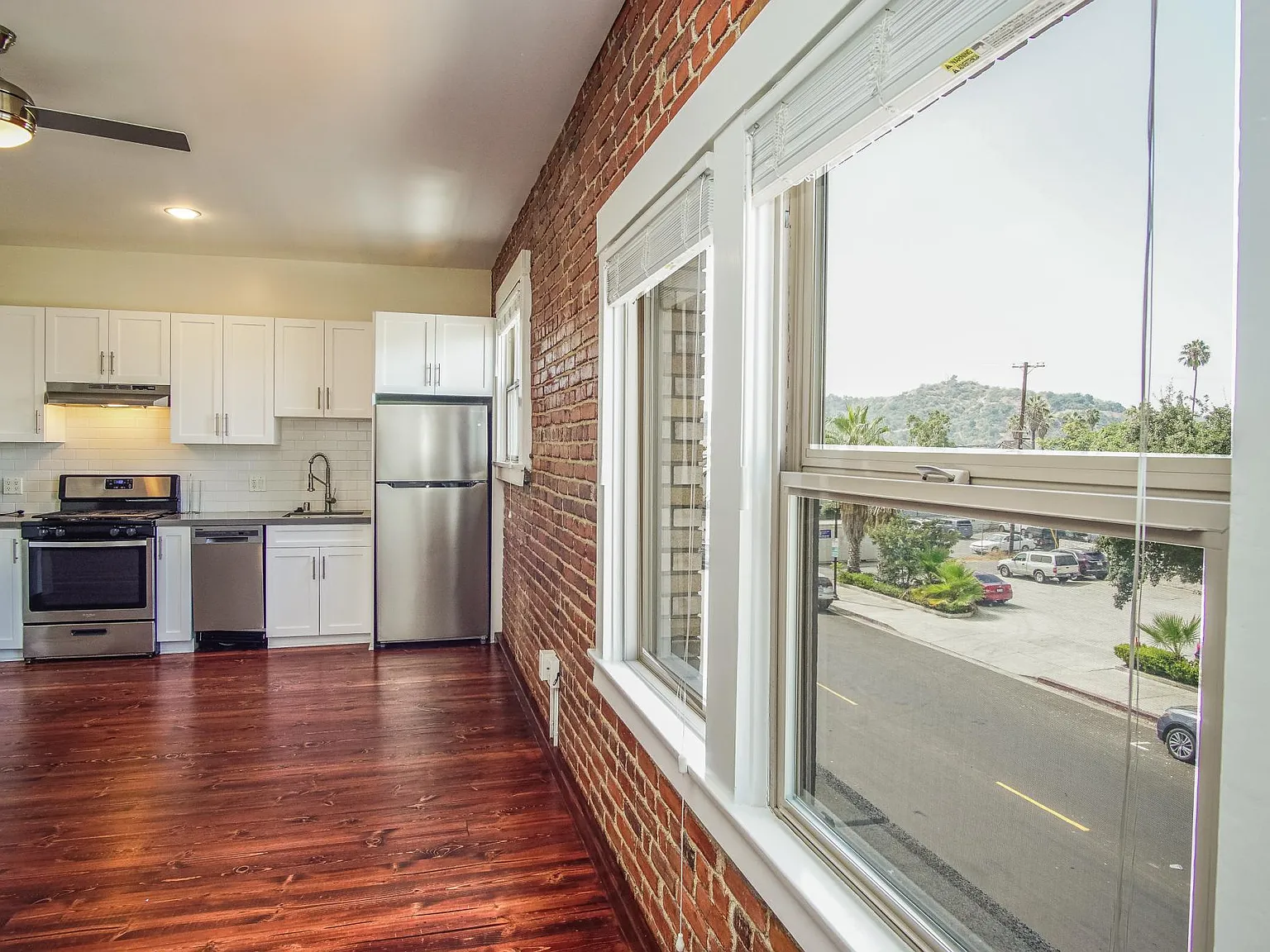 Studio, 420 sqft, $2,200 — Photo 3