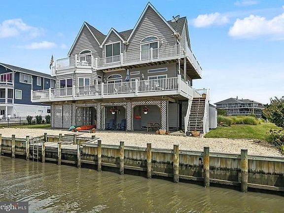 3rd image of 38884 Cove Ct