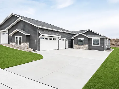 2020 Prairie Hawk Dr Photo 1