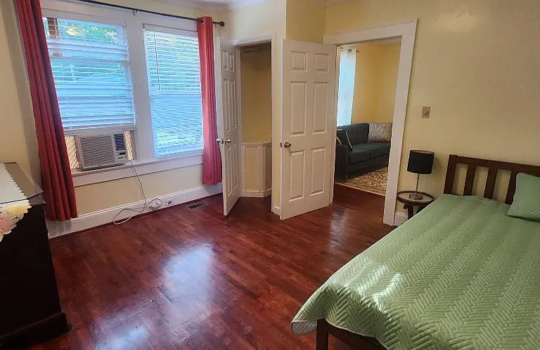 705 W Markham Ave #B — Photo 8