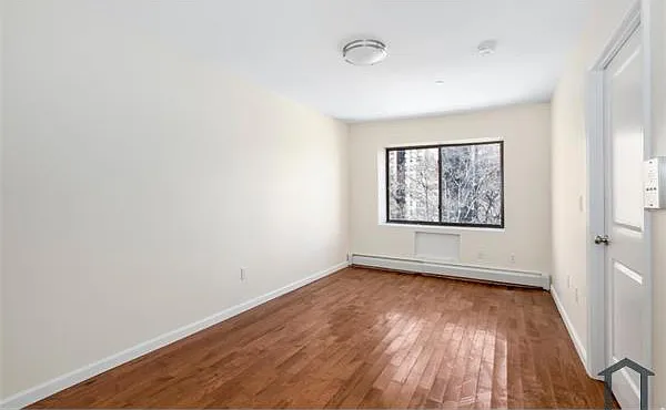 915 Dawson St #2D — Photo 4