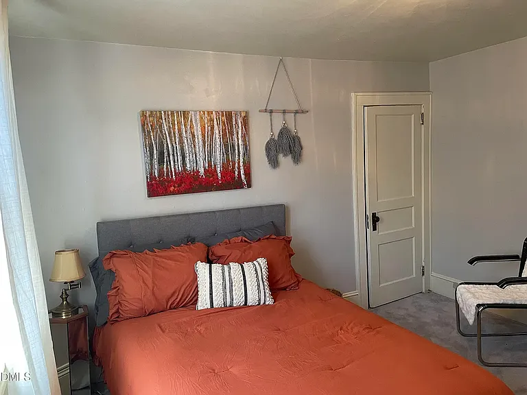 318 W Franklin St — Photo 9