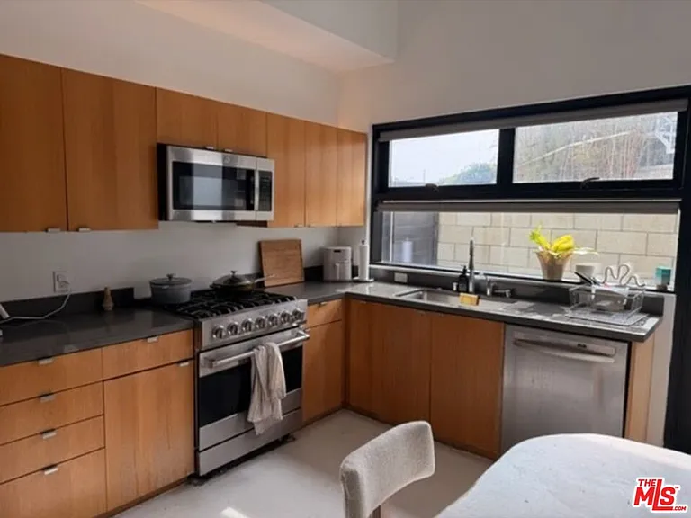 815 Hampton Dr #7 — Photo 5