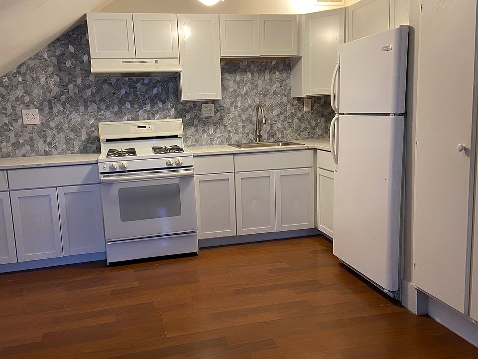 New Kitchen With Tile Backsplash