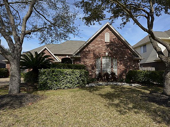 The front yard has gorgeous curb appeal with well taken care of bushes and a great gardening area.