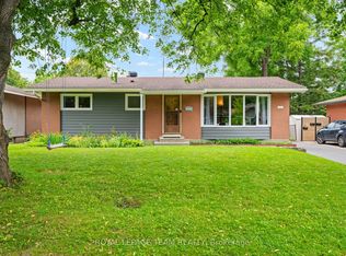 1130 Parkway Dr, Ottawa, ON K2C2W2